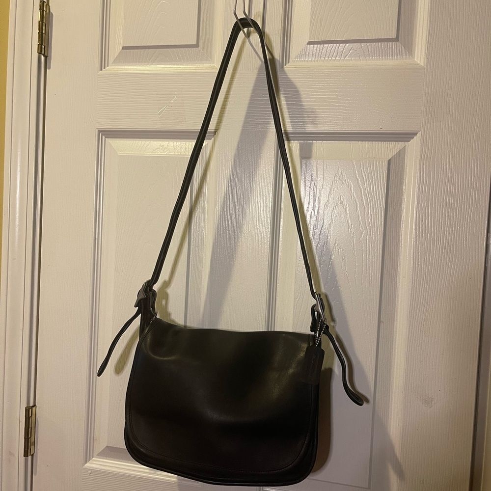 Vintage COACH 9951 Patricia’s Legacy bag crafted in black glove-tanned leather. - Picture 2 of 16